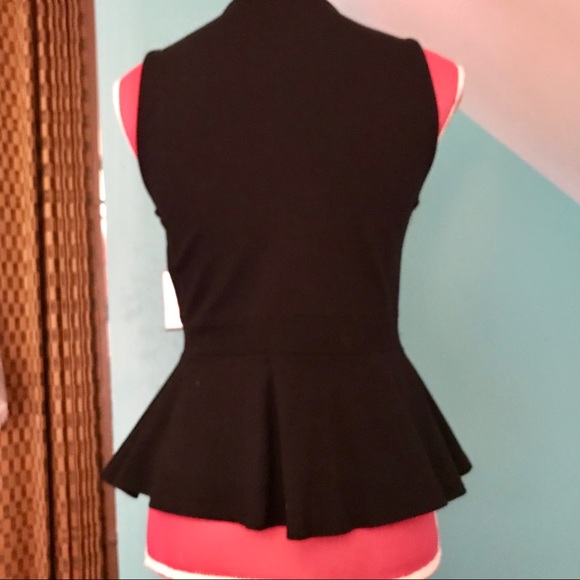 👌🏽 BLACK TANK TOP  F21 - Picture 4 of 5